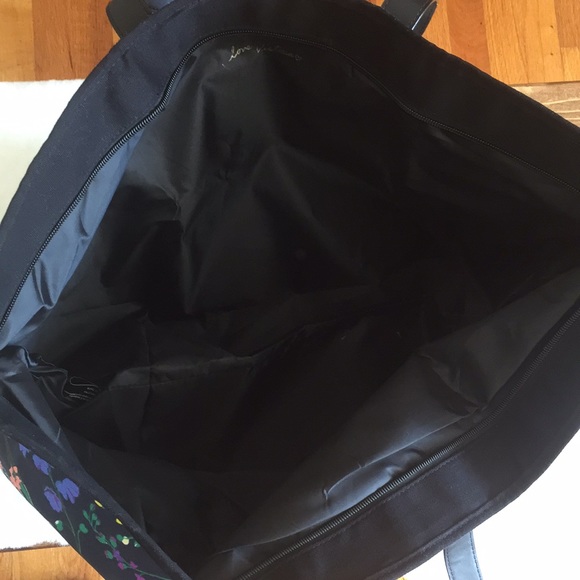 💐NWOT Victoria’s Secret zippered bag💐 - Picture 5 of 8